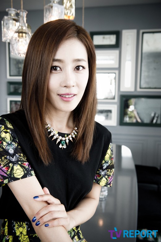 بیوگرافی مان وا بازیگر سریال سرزمین کهن,ماه جونگ هی به عنوان ملکه Munhwa / خانم کیم (همسر 2 Seongjong است)+بیوگرافی