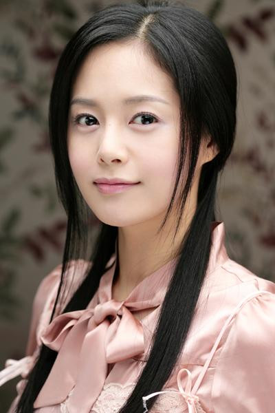 لی یونگ آه به عنوان ملکه Daemok در سرزمین آهن