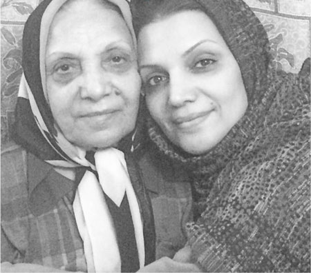 الهام پاوه نژاد در کنار مادرش در یک قاب + عکس 
